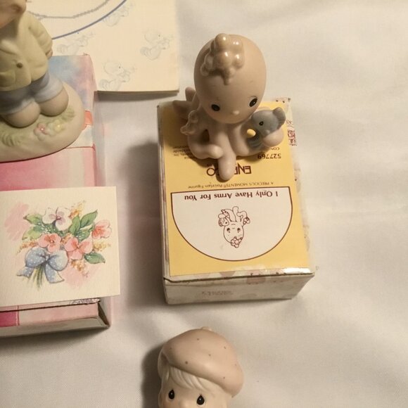 Lot of 5 Precious Moments Porcelain Figurines Enesco, 6 Color Books, 1 X Stich - Picture 8 of 10